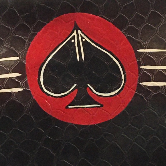 Black plastic alligator pattern with hand painted design - Picture 5 of 10